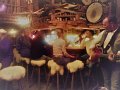 10 bevor wieder unplugged Musik in der Bar angesagt ist